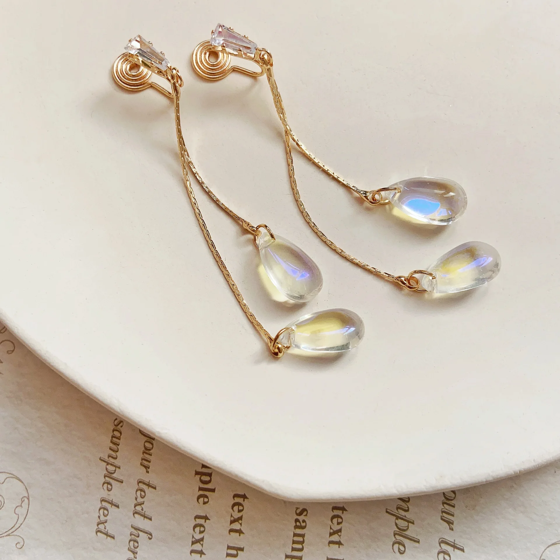 まばゆいばかりのウォータードロップイヤークリップ、結婚式、古 - Tippet Line のレビューと価格